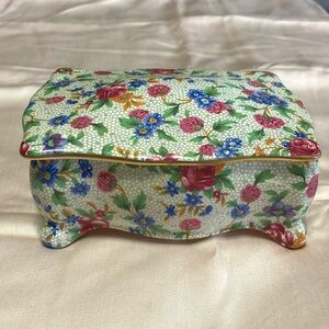 Rare.GRIMWACLES /royal Winton candy box